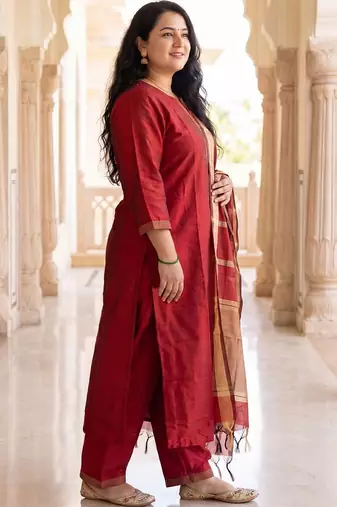 Women Ethnic Motifs Embroidered Thread Work Kurta with Trousers & With Dupatta