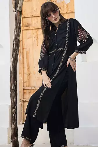 Women Ethnic Motifs Embroidered Kurta with Trousers