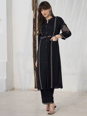 Women Ethnic Motifs Embroidered Kurta with Trousers 2