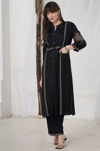 Women Ethnic Motifs Embroidered Kurta with Trousers