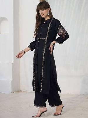 Women Ethnic Motifs Embroidered Kurta with Trousers 4