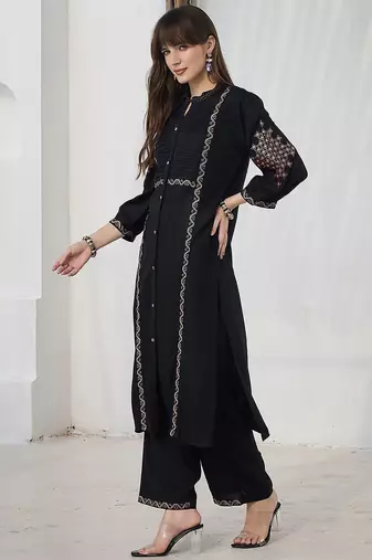 Women Ethnic Motifs Embroidered Kurta with Trousers