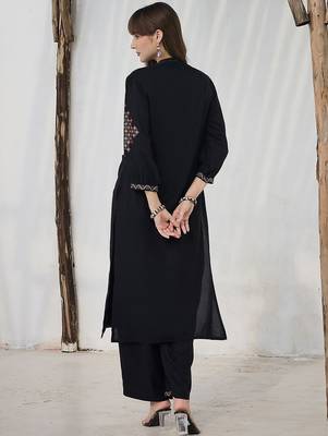 Women Ethnic Motifs Embroidered Kurta with Trousers 5