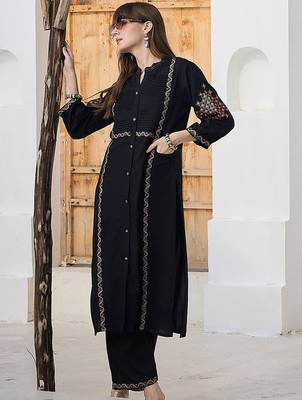 Women Ethnic Motifs Embroidered Kurta with Trousers 6
