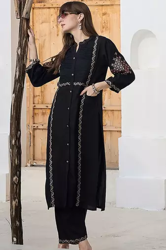 Women Ethnic Motifs Embroidered Kurta with Trousers