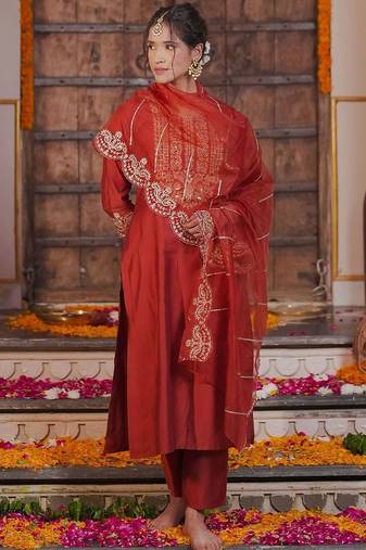 Ethnic Motifs Embroidered Liva Straight Kurta With Trousers & Dupatta