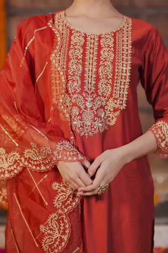 Ethnic Motifs Embroidered Liva Straight Kurta With Trousers & Dupatta