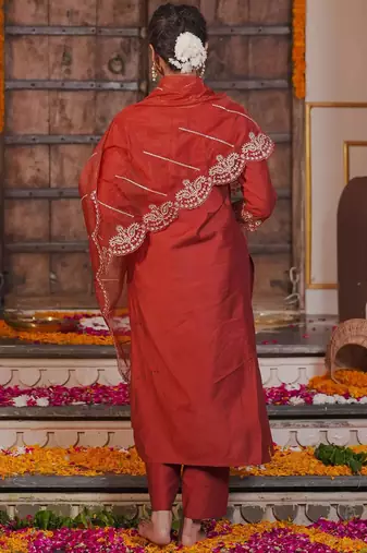 Ethnic Motifs Embroidered Liva Straight Kurta With Trousers & Dupatta