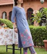 Women Floral Printed Cotton Kurta with Trousers