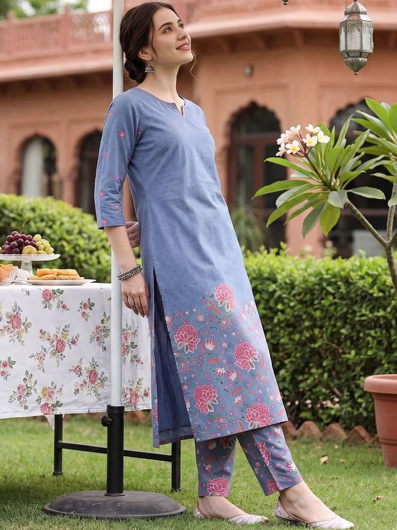 Women Floral Printed Cotton Kurta with Trousers