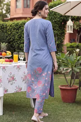 Women Floral Printed Cotton Kurta with Trousers