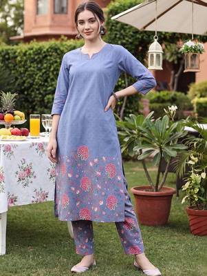 Women Floral Printed Cotton Kurta with Trousers 5