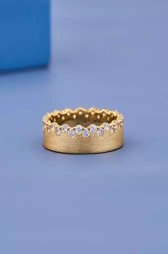 Elegant Matte Gold Diamond Band Ring