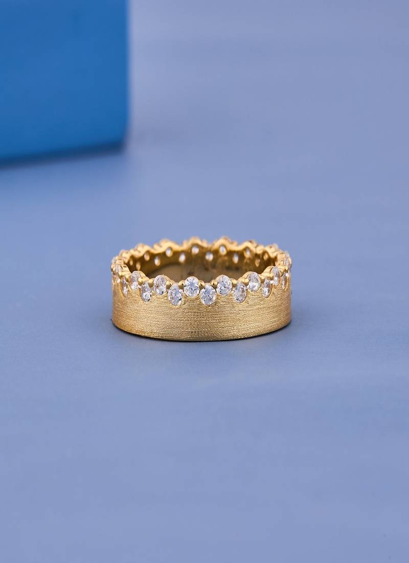 Elegant Matte Gold Diamond Band Ring