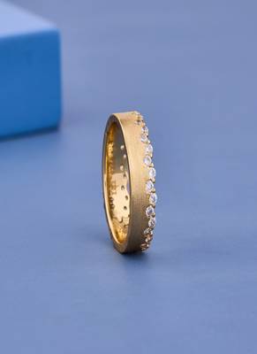 Elegant Matte Gold Diamond Band Ring 2