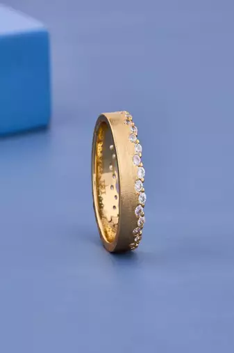 Elegant Matte Gold Diamond Band Ring