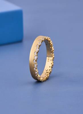 Elegant Matte Gold Diamond Band Ring 3