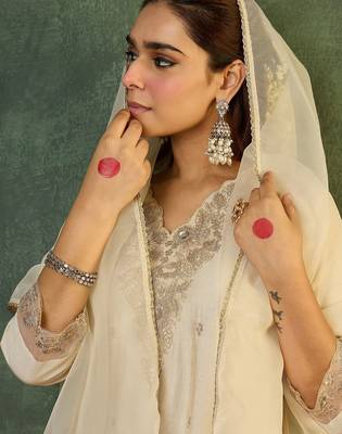Ethnic Motifs Embroidered Panelled Thread Work Liva Kurta with Trousers & Dupatta 2