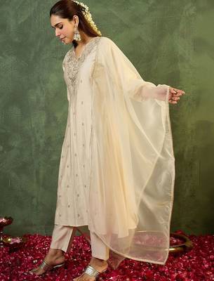 Ethnic Motifs Embroidered Panelled Thread Work Liva Kurta with Trousers & Dupatta 5