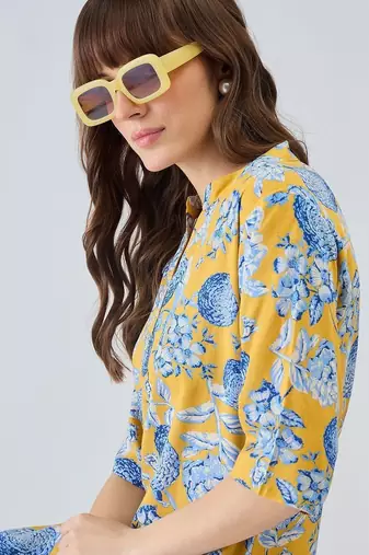 Women Floral Printed Kurta with Trousers