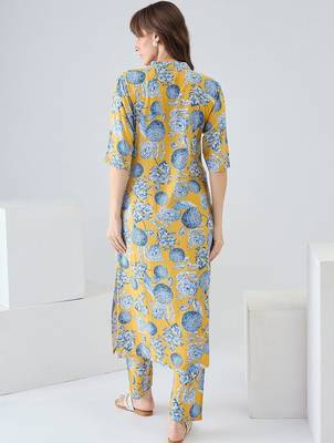 Women Floral Printed Kurta with Trousers 4