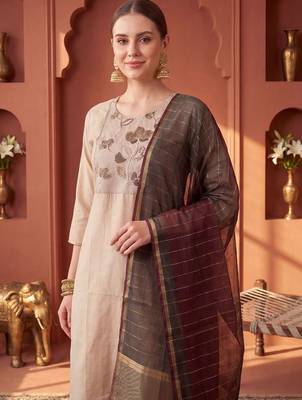 Women Ethnic Motifs Embroidered Thread Work Kurta with Trousers & With Dupatta 2