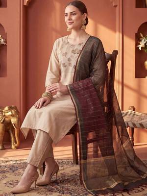 Women Ethnic Motifs Embroidered Thread Work Kurta with Trousers & With Dupatta 5