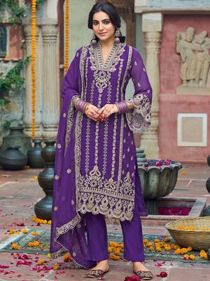 Floral Embroidered V-Neck Zari Organza Straight Kurta With Trousers And Dupatta 2