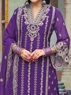Floral Embroidered V-Neck Zari Organza Straight Kurta With Trousers And Dupatta 3