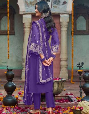 Floral Embroidered V-Neck Zari Organza Straight Kurta With Trousers And Dupatta 6