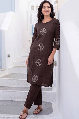 Women Ethnic Motifs Embroidered Thread Work Cotton Kurta with Trousers