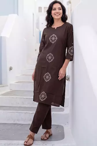 Women Ethnic Motifs Embroidered Thread Work Cotton Kurta with Trousers