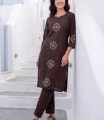 Women Ethnic Motifs Embroidered Thread Work Cotton Kurta with Trousers