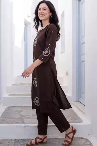 Women Ethnic Motifs Embroidered Thread Work Cotton Kurta with Trousers