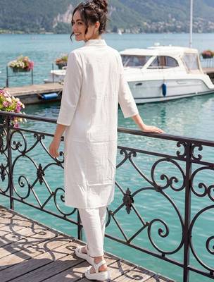 Women Floral Printed Pleated Cotton Kurta with Trousers 4