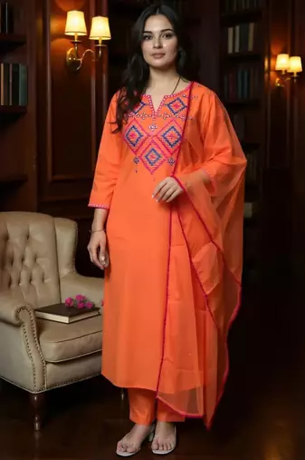 Women Geometric Embroidered V-Neck Mirror Work Kurta with Trousers & Dupatta