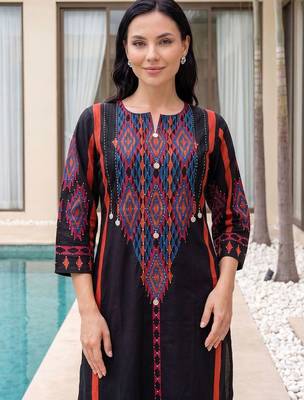 Women Ethnic Motifs Printed Cotton Kurta with Trousers 2