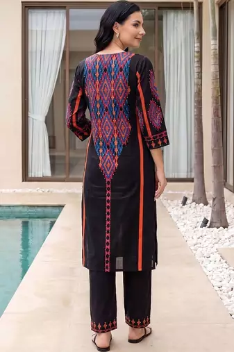 Women Ethnic Motifs Printed Cotton Kurta with Trousers