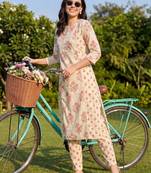 Women Floral Printed Panelled Cotton Kurta with Trousers