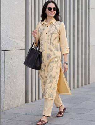 Women Ethnic Motifs Printed Cotton Kurta with Trousers 3