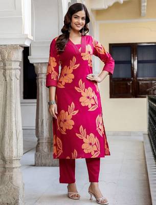 Women Floral Printed Cotton Kurta with Trousers 3