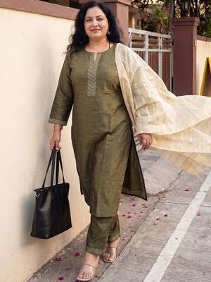 Women Thread Work Kurta with Trousers & With Dupatta 1