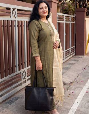 Women Thread Work Kurta with Trousers & With Dupatta 3
