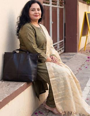 Women Thread Work Kurta with Trousers & With Dupatta 5