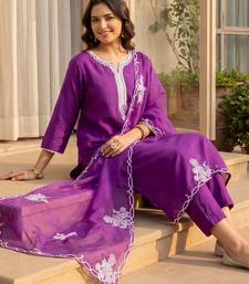 Women Ethnic Motifs Embroidered Thread Work Liva Kurta with Trousers & With Dupatta