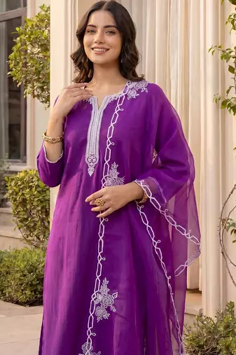 Women Ethnic Motifs Embroidered Thread Work Liva Kurta with Trousers & With Dupatta