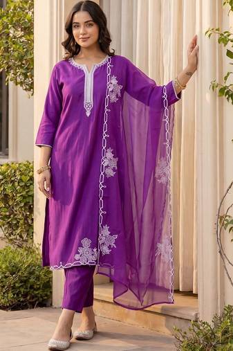 Women Ethnic Motifs Embroidered Thread Work Liva Kurta with Trousers & With Dupatta
