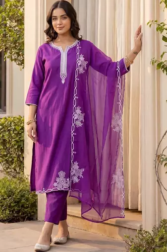 Women Ethnic Motifs Embroidered Thread Work Liva Kurta with Trousers & With Dupatta