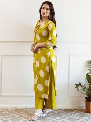 Women Geometric Printed A-Line Kurta with Palazzos 3