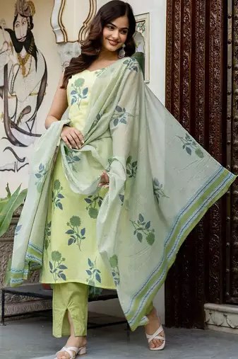 Women Floral Printed Cotton Kurta with Trousers & With Dupatta